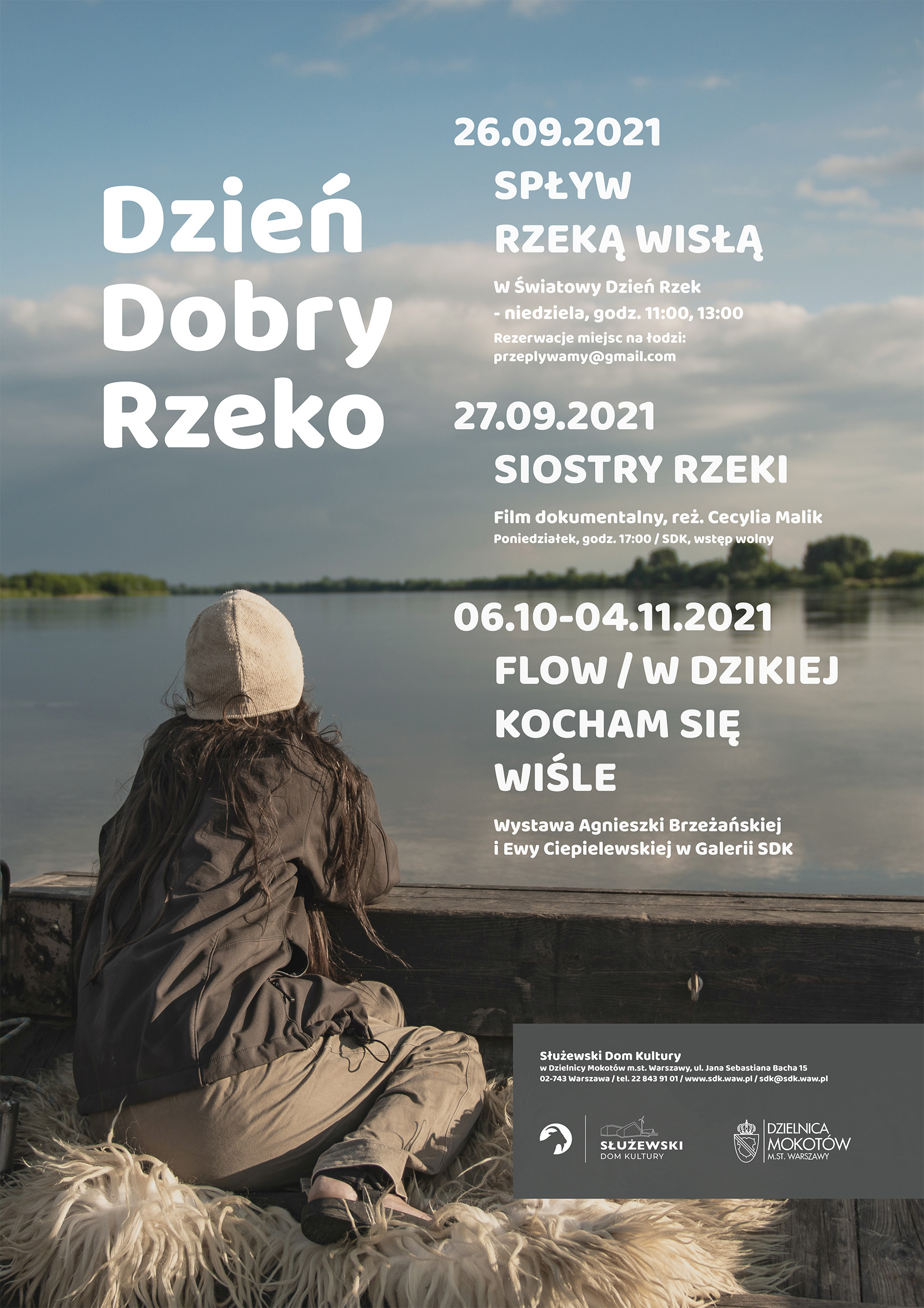 Plakat przedstawia osobę siedzącą na łodzi która znajduje się na rzece. Osobę widzimy od tyłu, osoba spogląda przed siebie na panoramę spokojnej rzeki. Białe napisy informują o wydarzeniach w ramach Światowego Dnia Rzek, Dzień Dobry Rzeko,  26.09.2021 Spływ Rzeką Wisłą, 27.09.21 Siostry Rzeki, pokaz filmu dokumentalnego reż Cecylia Malik, 06.10-04.11.2021 FLOW W dzikiej kocham się Wiśle - wystawa Agnieszki Brzeżańskiej i Ewy Ciepielewskiej. foto Nel Lato
